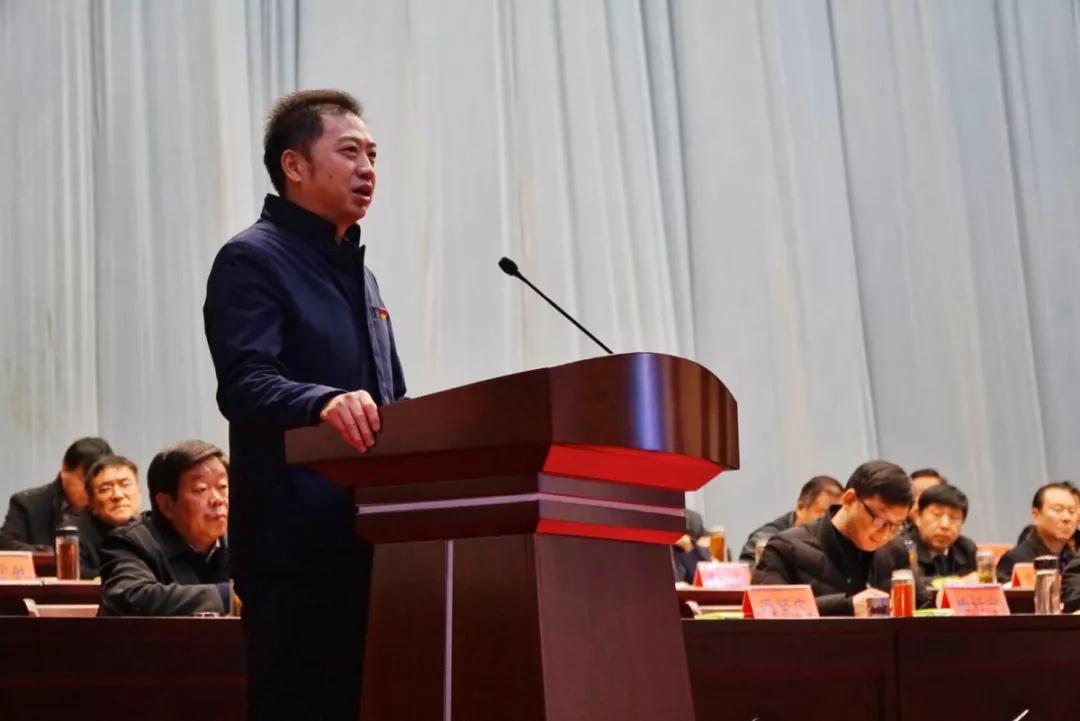 龍成集團董事長(cháng)朱書(shū)成作典型發(fā)言