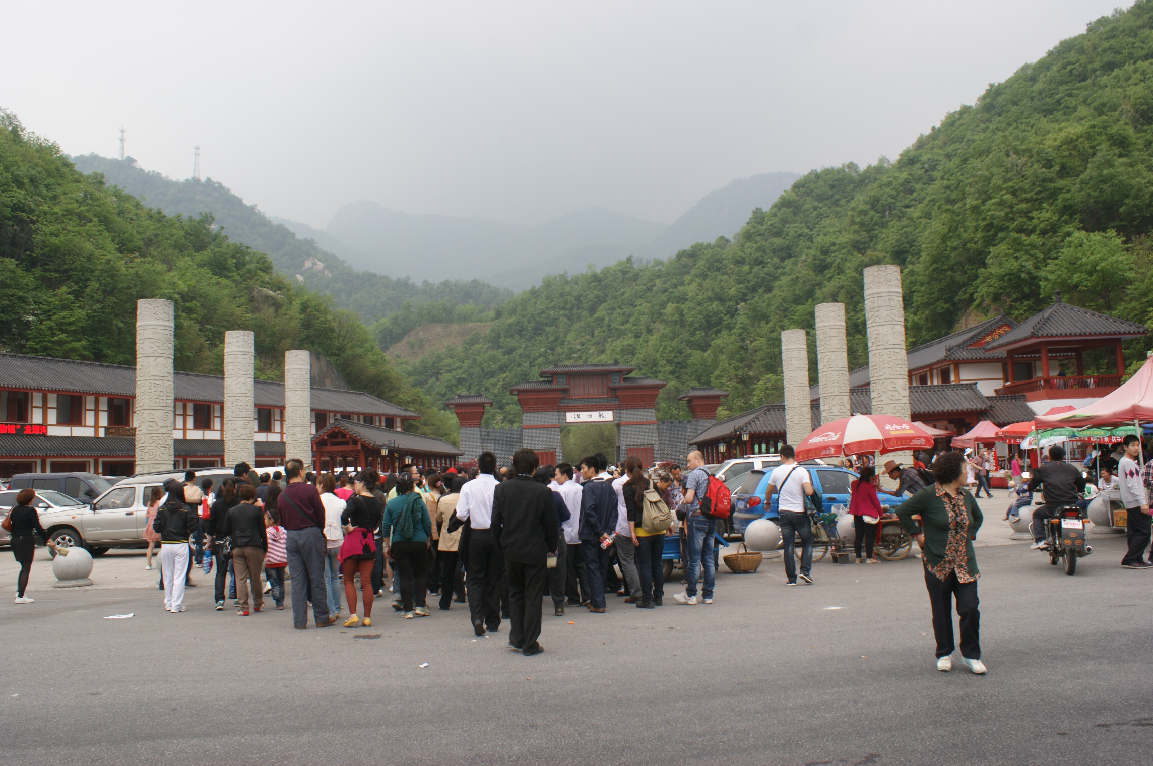 龍潭溝五一小長(cháng)假游客如潮.JPG